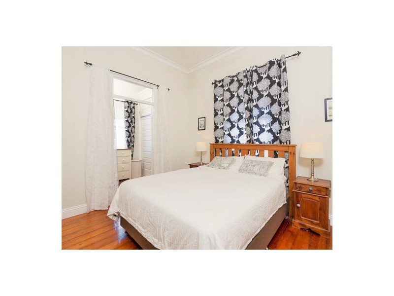 13 LONGLANDS ST, East Brisbane QLD 4169