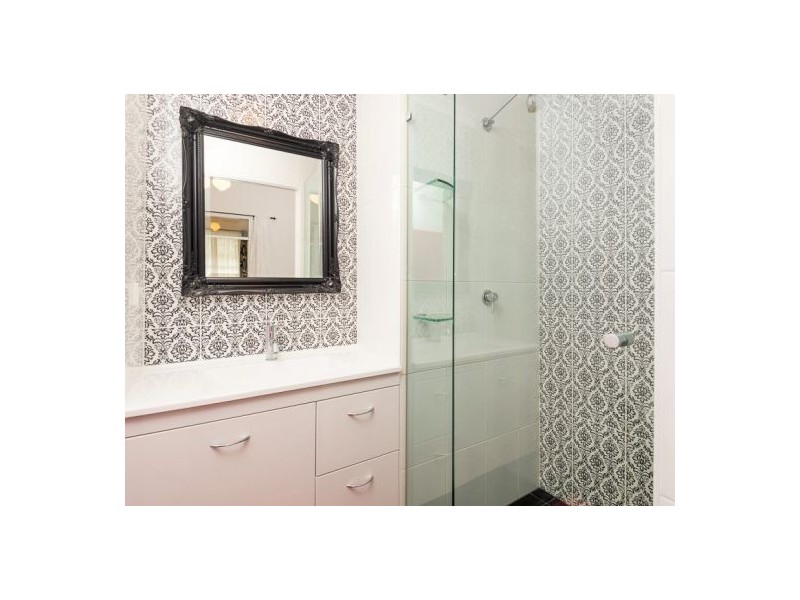 13 LONGLANDS ST, East Brisbane QLD 4169