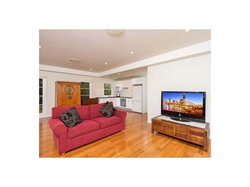 13 LONGLANDS ST, East Brisbane QLD 4169