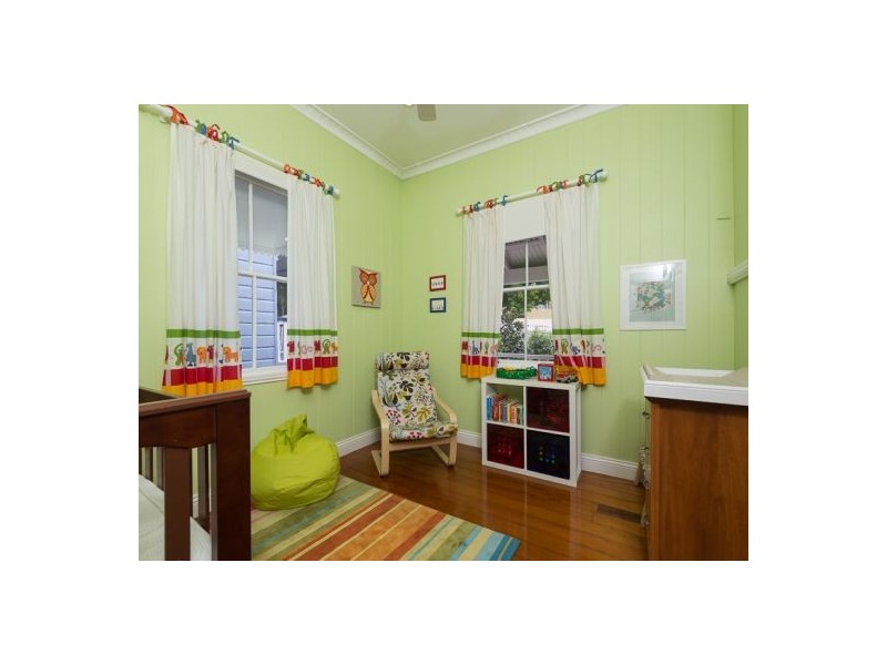 13 LONGLANDS ST, East Brisbane QLD 4169