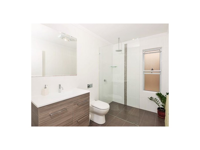 13 LONGLANDS ST, East Brisbane QLD 4169