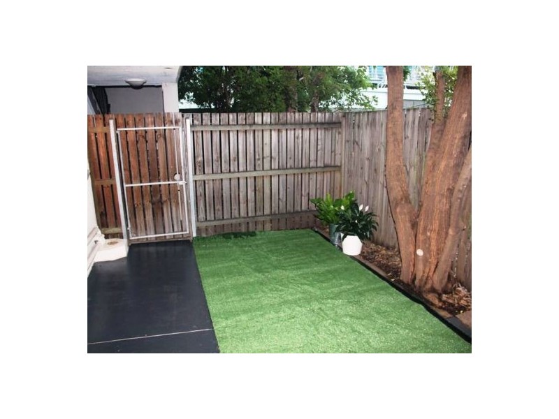 5.83 LINTON STREET, Kangaroo Point QLD 4169