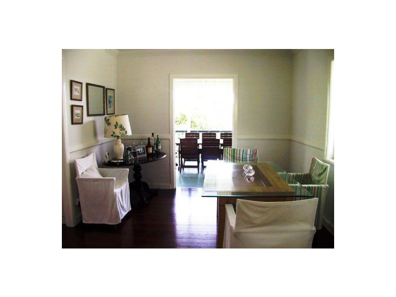 9 HOWARD STREET, Coorparoo QLD 4151