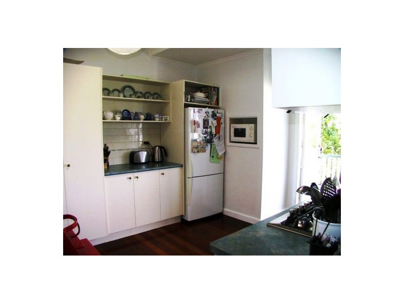 9 HOWARD STREET, Coorparoo QLD 4151