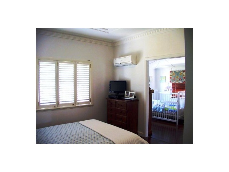 9 HOWARD STREET, Coorparoo QLD 4151