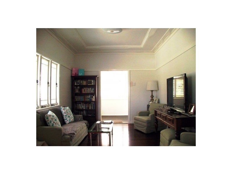 9 HOWARD STREET, Coorparoo QLD 4151