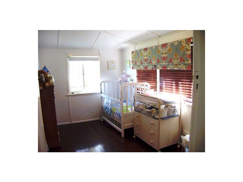 9 HOWARD STREET, Coorparoo QLD 4151