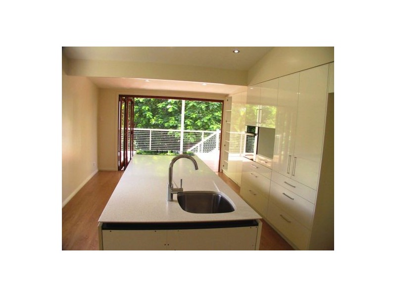 16 FLOWER STREET, Woolloongabba QLD 4102