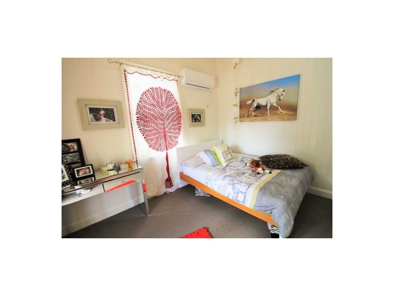 10 LINE STREET, Woolloongabba QLD 4102