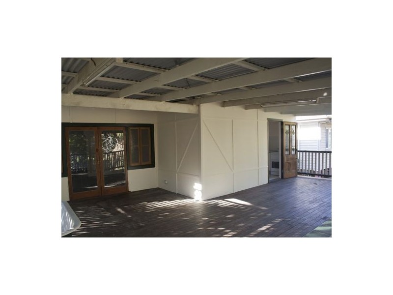 15 Witton Road, Indooroopilly QLD 4068