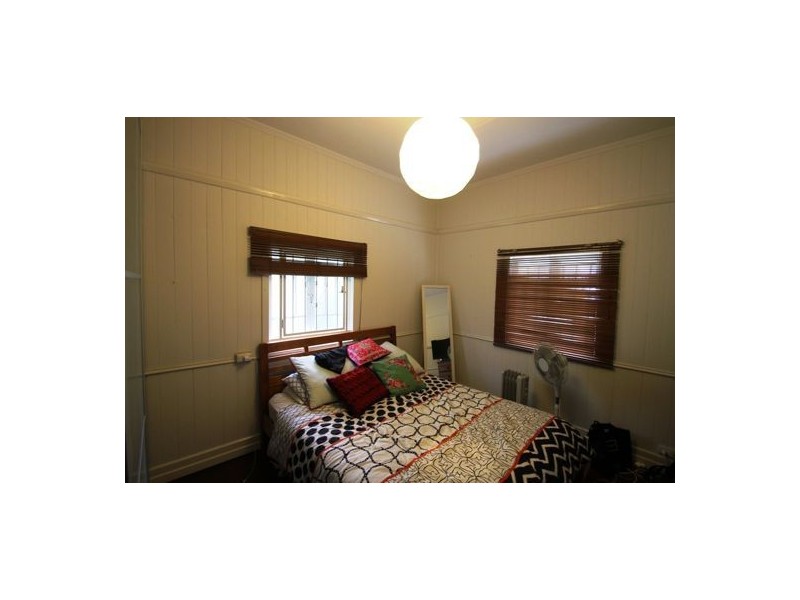 54 CLARENDON STREET, East Brisbane QLD 4169