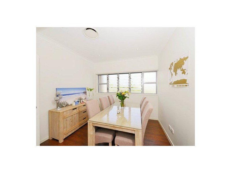 9.18 BARTON STREET, Hawthorne QLD 4171