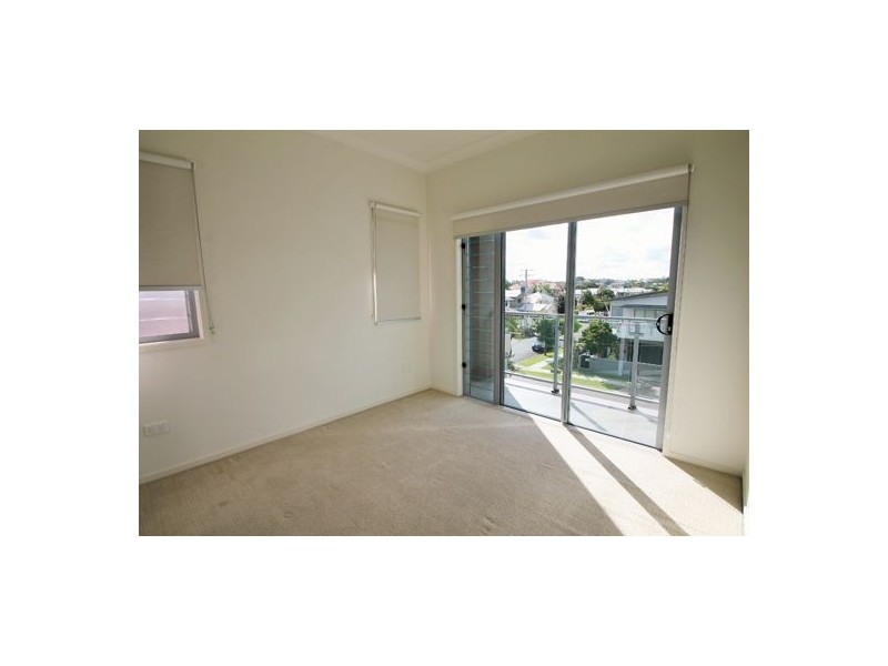 9.18 BARTON STREET, Hawthorne QLD 4171