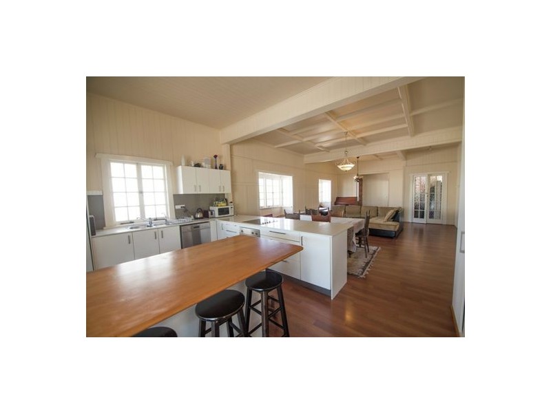 378 Cavendish Road, Coorparoo QLD 4151