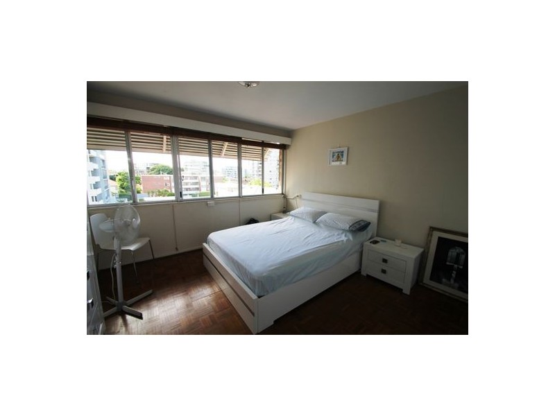 64 THORN STREET, Kangaroo Point QLD 4169