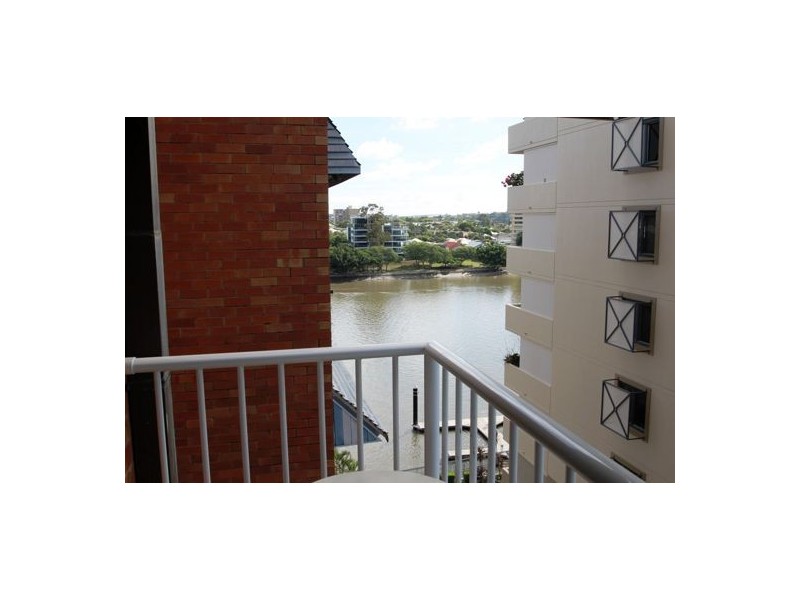64 THORN STREET, Kangaroo Point QLD 4169