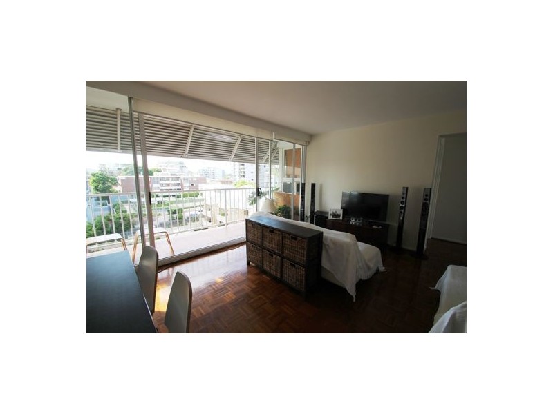 64 THORN STREET, Kangaroo Point QLD 4169