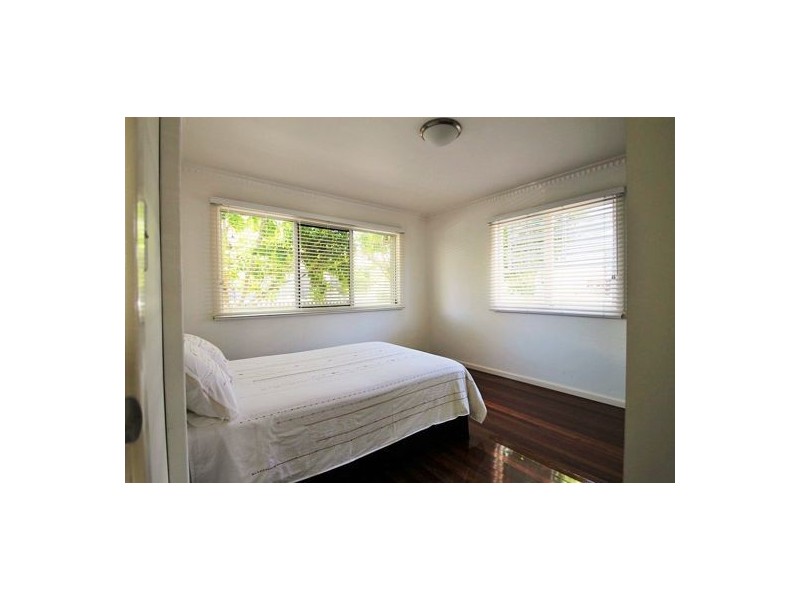 1.27 SALSTONE STREET, Kangaroo Point QLD 4169