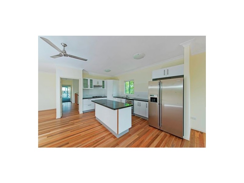 74 MACROSSAN AVE, Norman Park QLD 4170