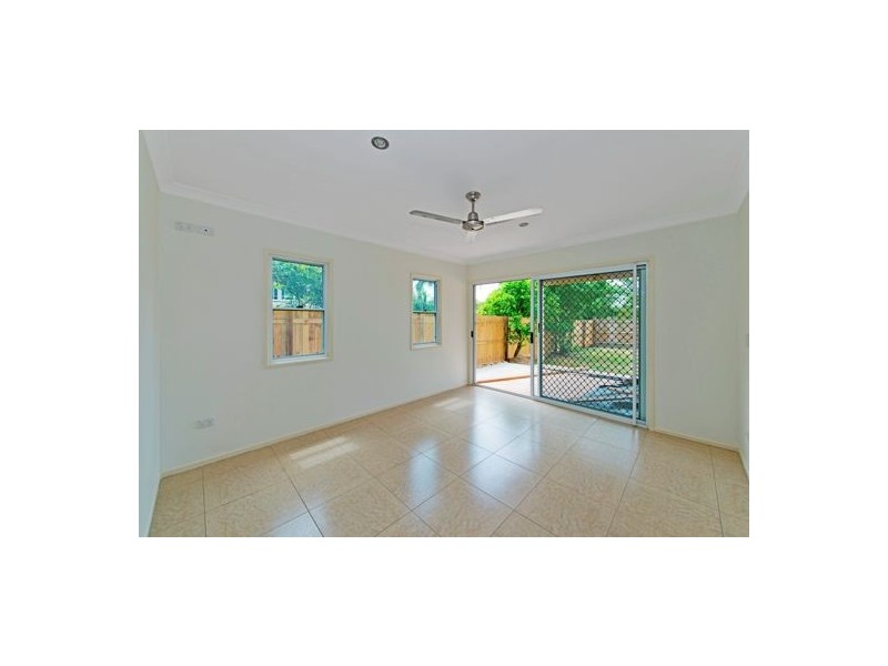 74 MACROSSAN AVE, Norman Park QLD 4170