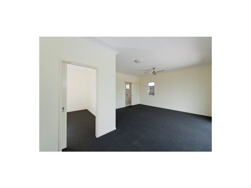 74 MACROSSAN AVE, Norman Park QLD 4170