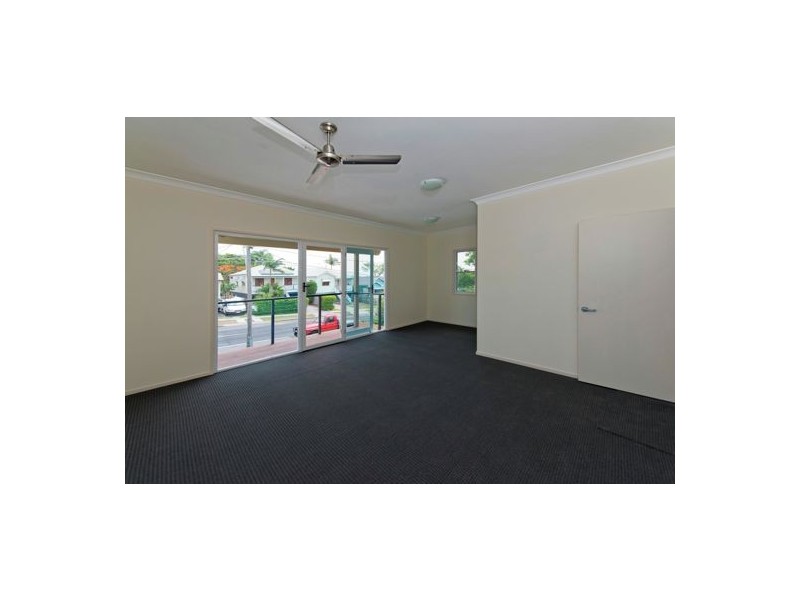 74 MACROSSAN AVE, Norman Park QLD 4170