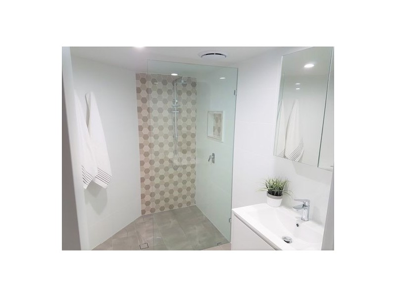 224.85. DEAKIN STREET, Kangaroo Point QLD 4169