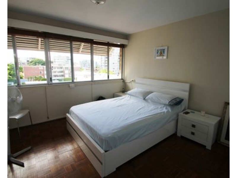 63/64 THORN STREET, Kangaroo Point QLD 4169