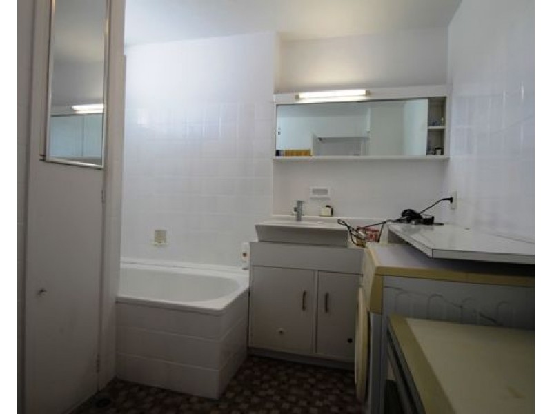 63/64 THORN STREET, Kangaroo Point QLD 4169