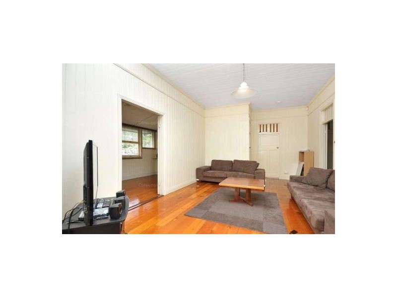 55 Real Avenue, Norman Park QLD 4170