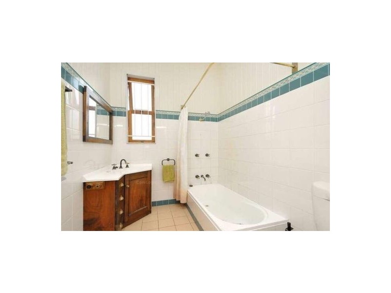55 Real Avenue, Norman Park QLD 4170