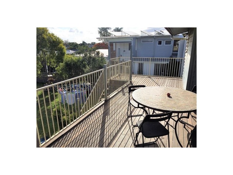 55 Real Avenue, Norman Park QLD 4170