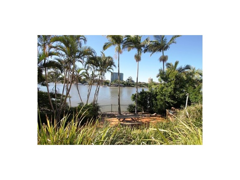 8/56 THORN STREET, Kangaroo Point QLD 4169