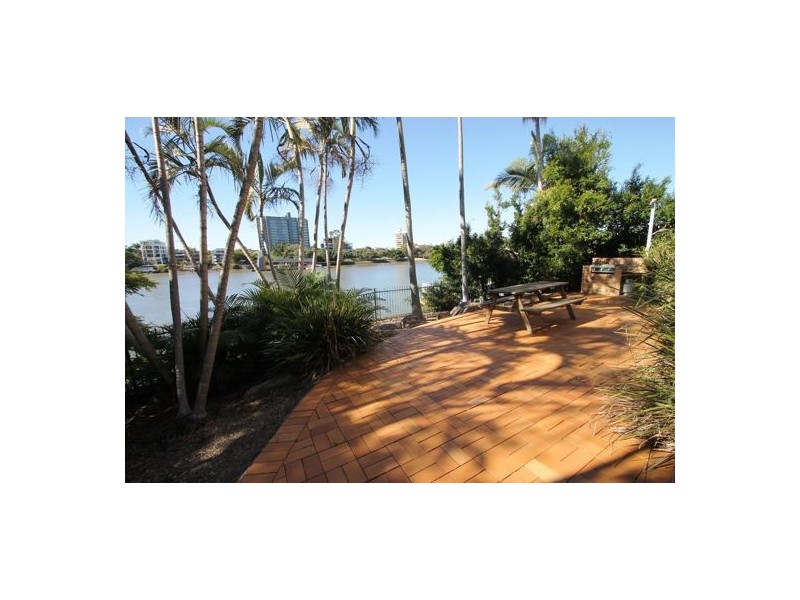 8.56 THORN STREET, Kangaroo Point QLD 4169