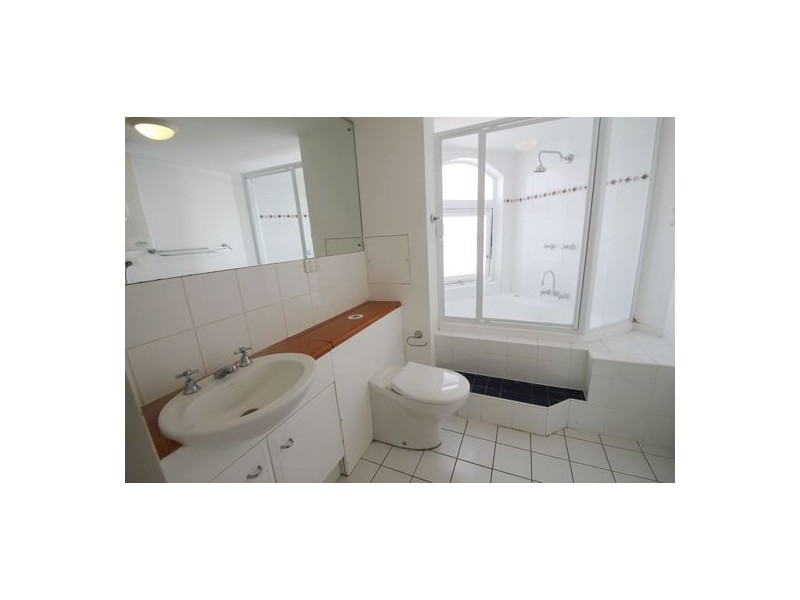 8.56 THORN STREET, Kangaroo Point QLD 4169