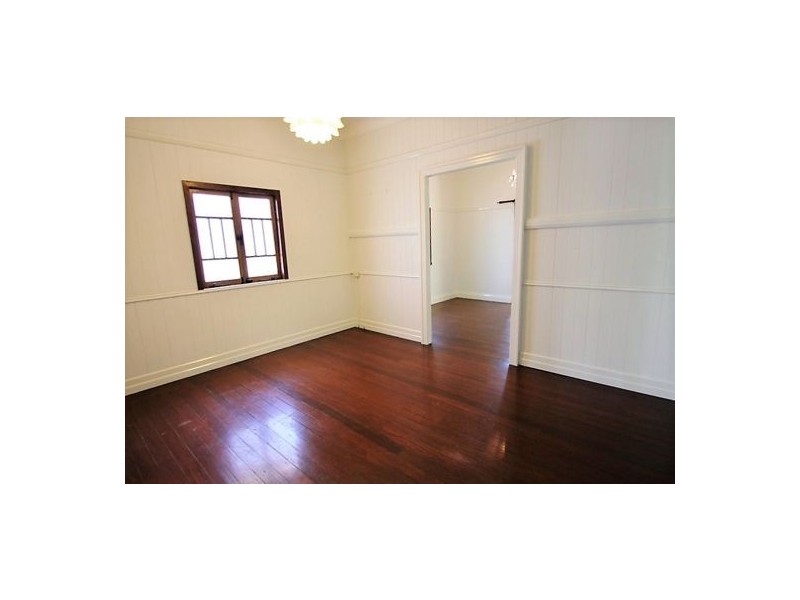 54 CLARENDON STREET, East Brisbane QLD 4169