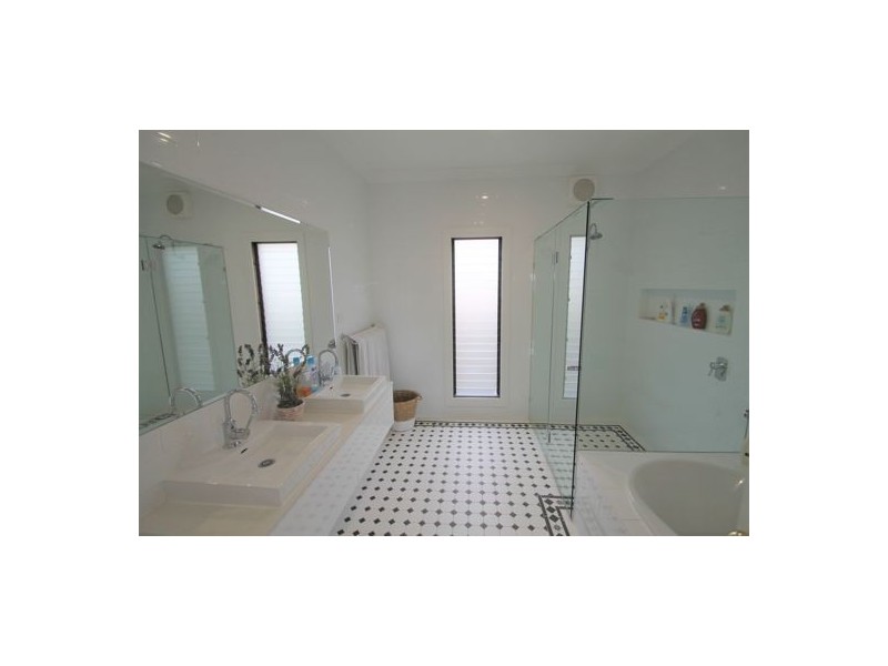 55. Carranya St, Camp Hill QLD 4152