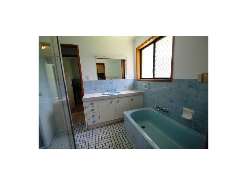 .412 WINSTANLEY STREET, Carindale QLD 4152