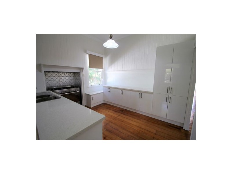 76 MAYNARD STREET, Woolloongabba QLD 4102