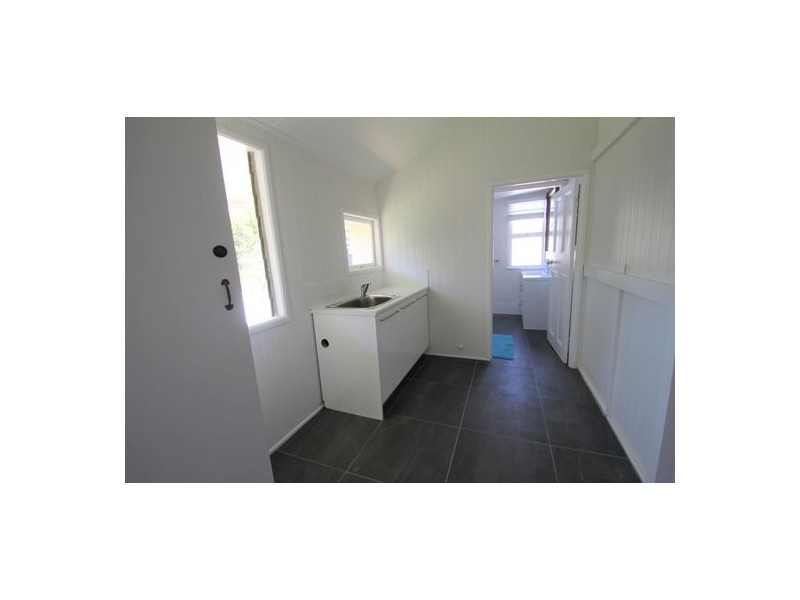 76 MAYNARD STREET, Woolloongabba QLD 4102