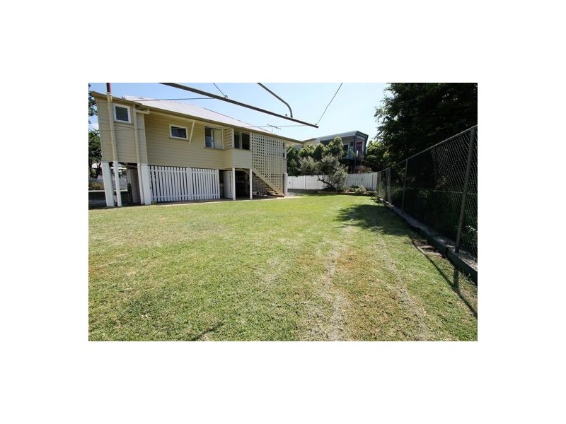 76 MAYNARD STREET, Woolloongabba QLD 4102