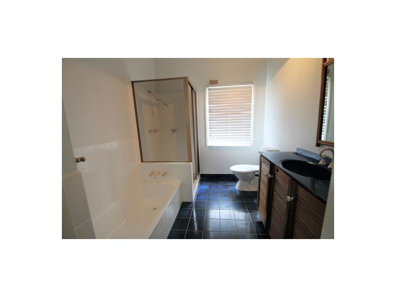 132 MERTHYR RD, New Farm QLD 4005