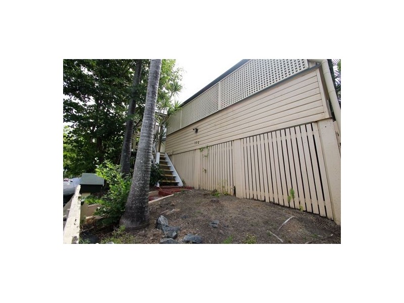 132 MERTHYR RD, New Farm QLD 4005