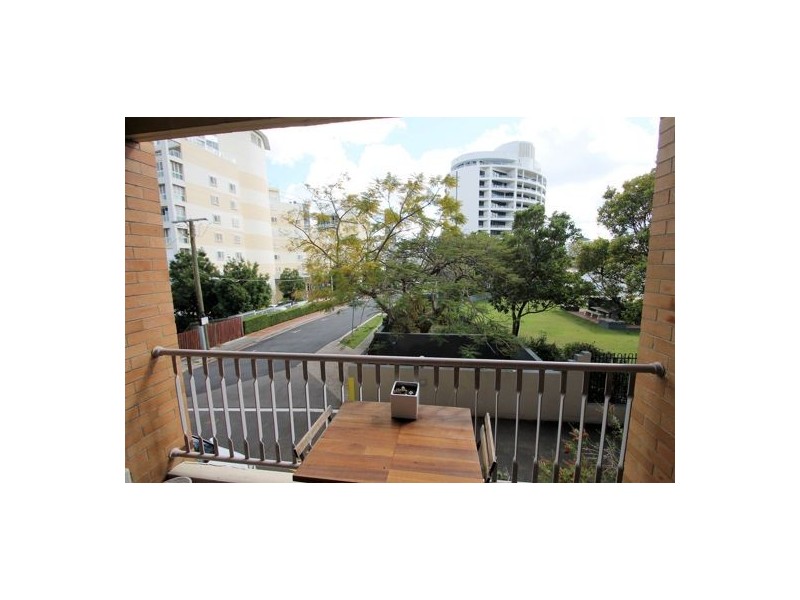 104/355 MAIN STREET, Kangaroo Point QLD 4169
