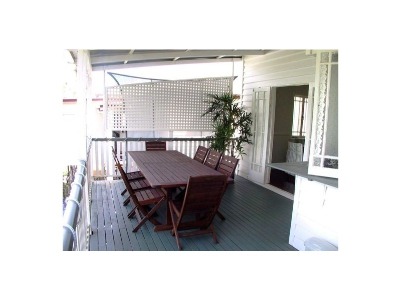 9 HOWARD STREET, Coorparoo QLD 4151