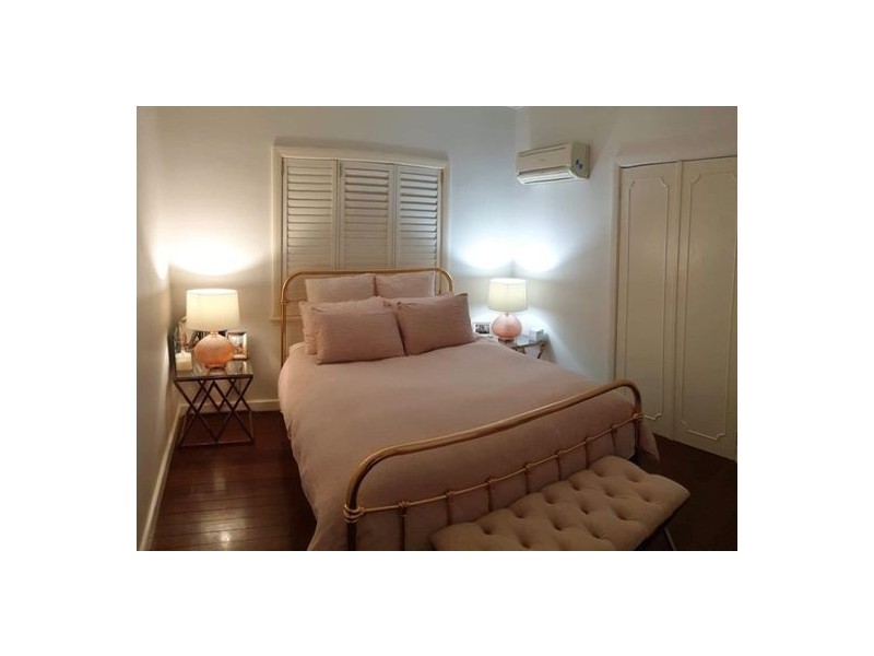 9 HOWARD STREET, Coorparoo QLD 4151