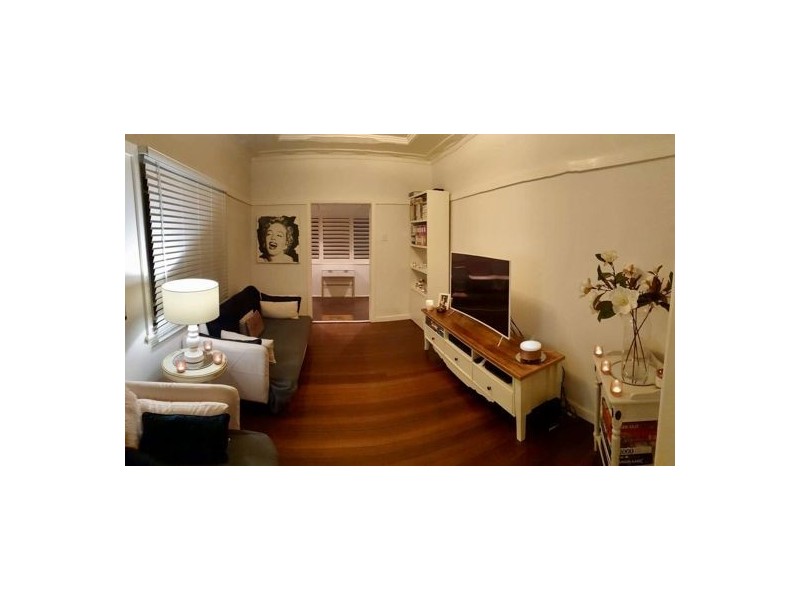 9 HOWARD STREET, Coorparoo QLD 4151