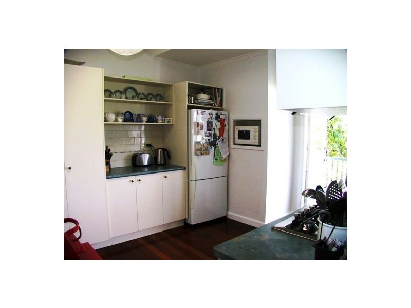 9 HOWARD STREET, Coorparoo QLD 4151