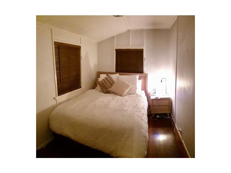 9 HOWARD STREET, Coorparoo QLD 4151