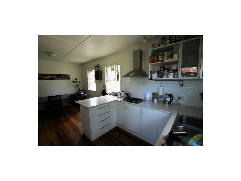 24 SALSTONE STREET, Kangaroo Point QLD 4169